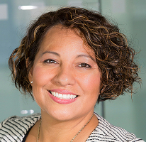 Claire Ashford, compliance hoofd bij een financieel bedrijf, portret